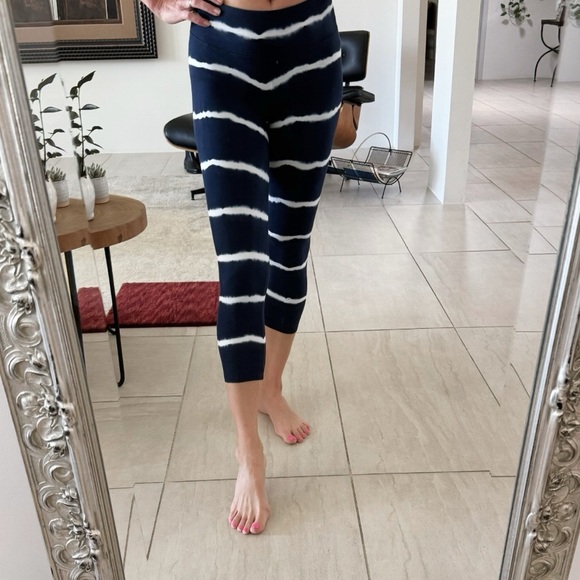 Hard Tail Rare Capris Cropped Leggings Tie Die Stripes Stretchy Size M - Picture 1 of 10